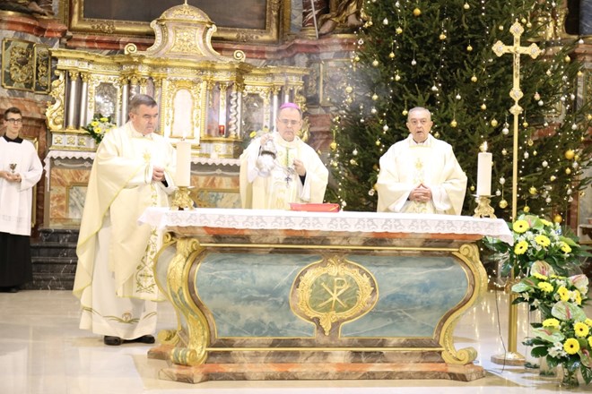 Uočnica svetkovine Bogojavljenja i misa zadušnica za Benedikta XVI. u varaždinskoj katedrali